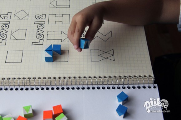 neon-puzzle-playing Neon Puzzle Playing